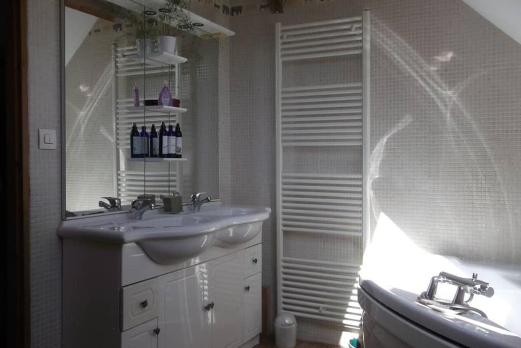 Jolie Maison Avec Jardin - 2 Chambres Le Hamel  外观 照片